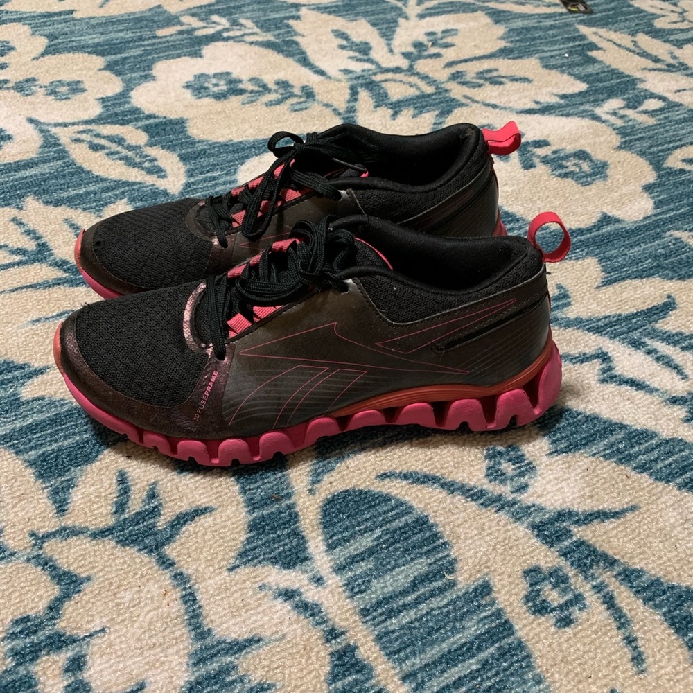 Reebok size 8 tennis shoes